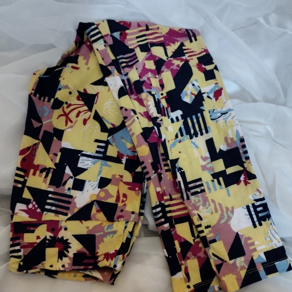 Lula Roe (one size) leggings - Picture 9 of 10